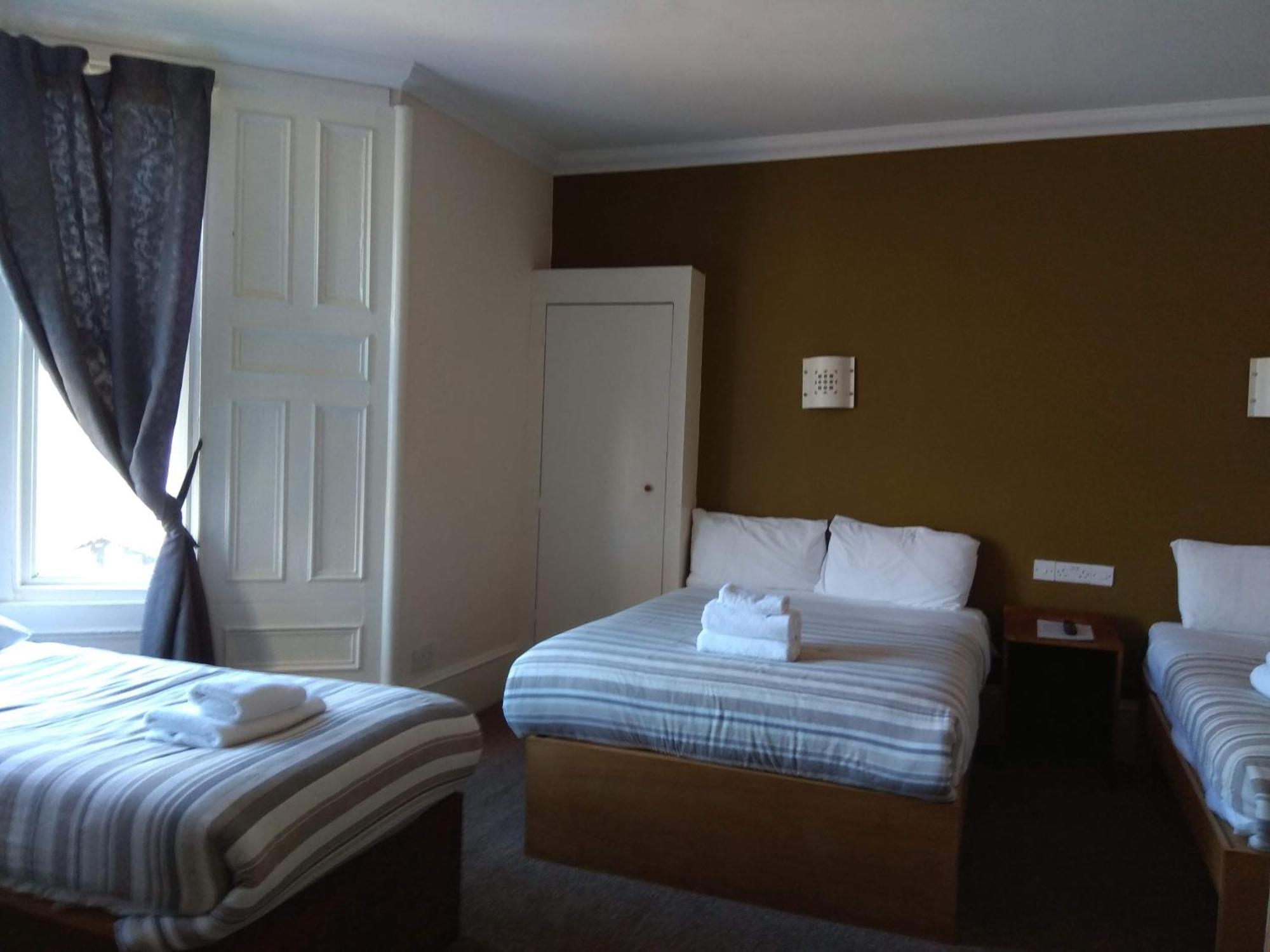 Family Room (4 Adults),401763426:JPEG